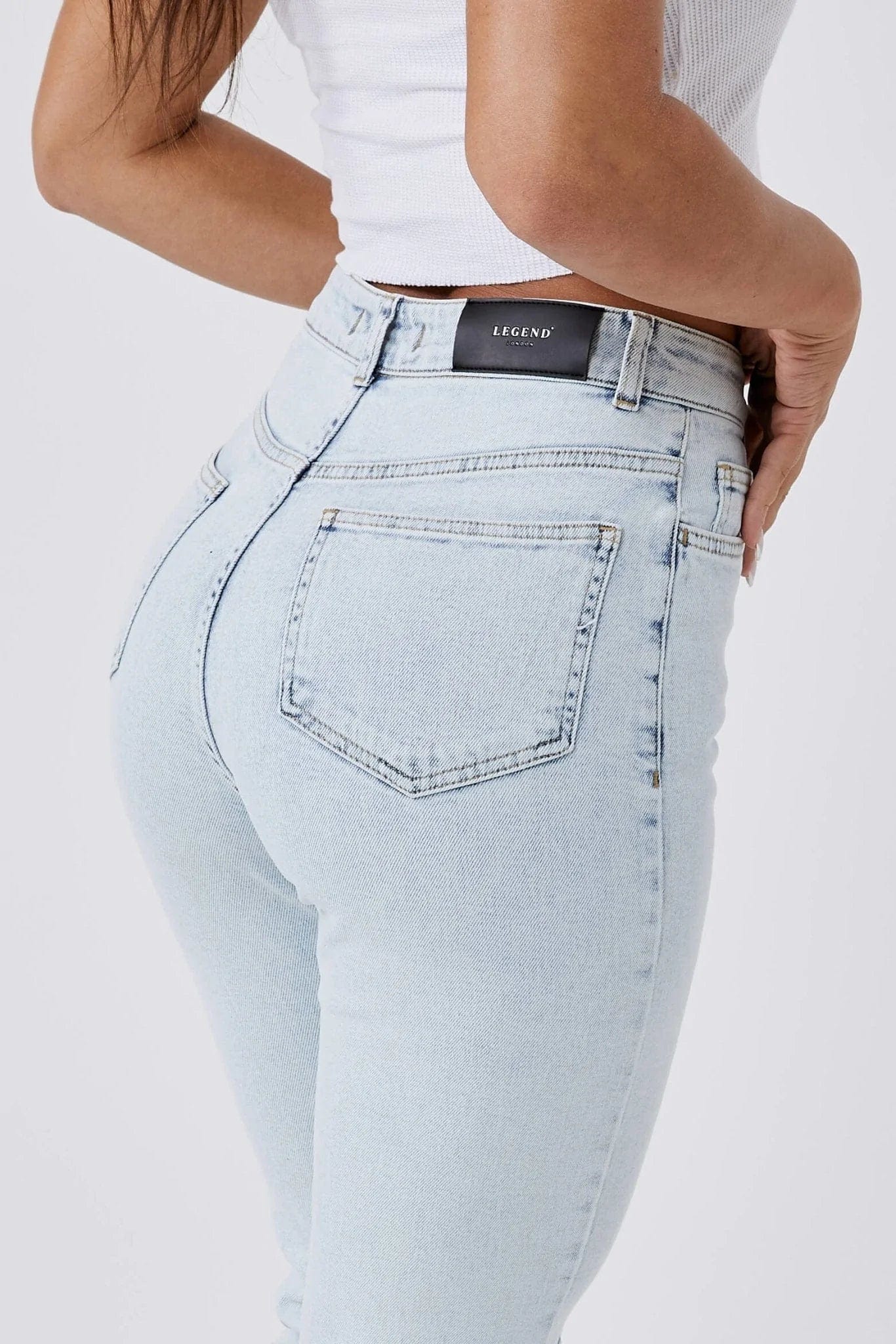 MOM JEANS KNEE RIPPED - BLEACH WASH - Image 6
