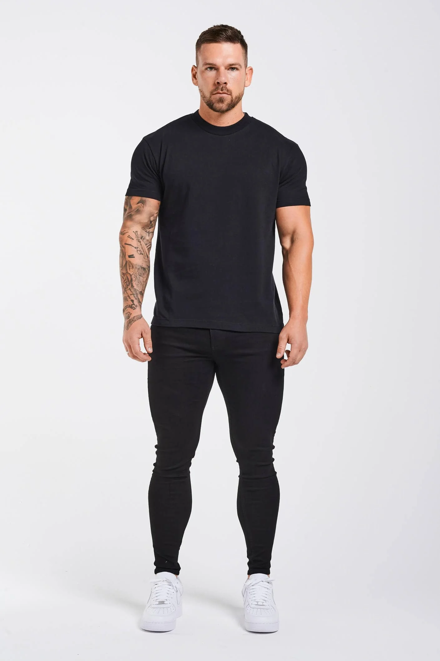 PREMIUM BASICS T-SHIRT - BLACK - Image 3