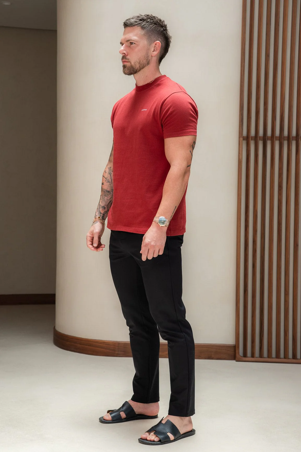 PREMIUM BASICS T-SHIRT - BURGUNDY - Image 3