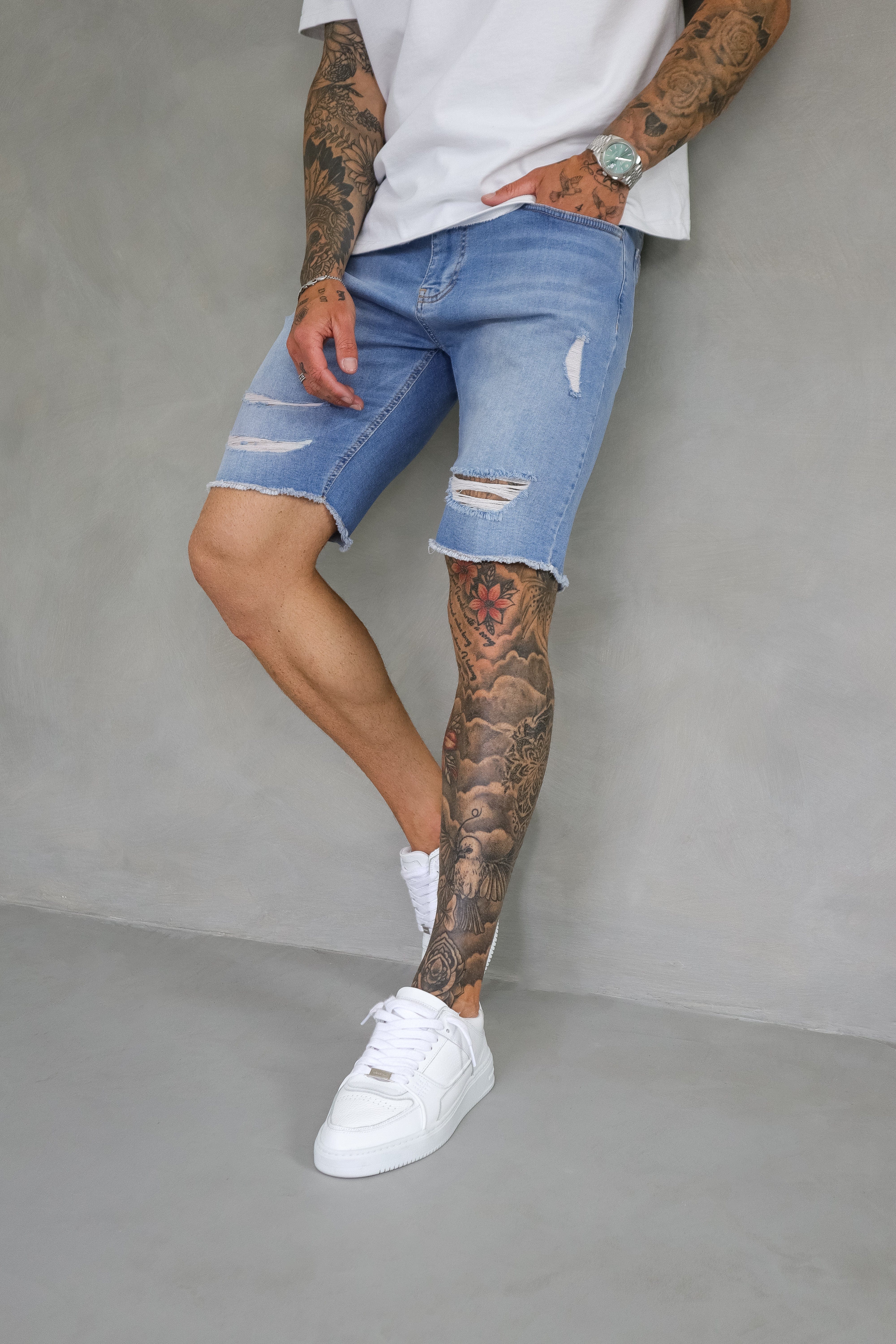 SLIM DENIM SHORT - LIGHT BLUE RIPPED - Image 2