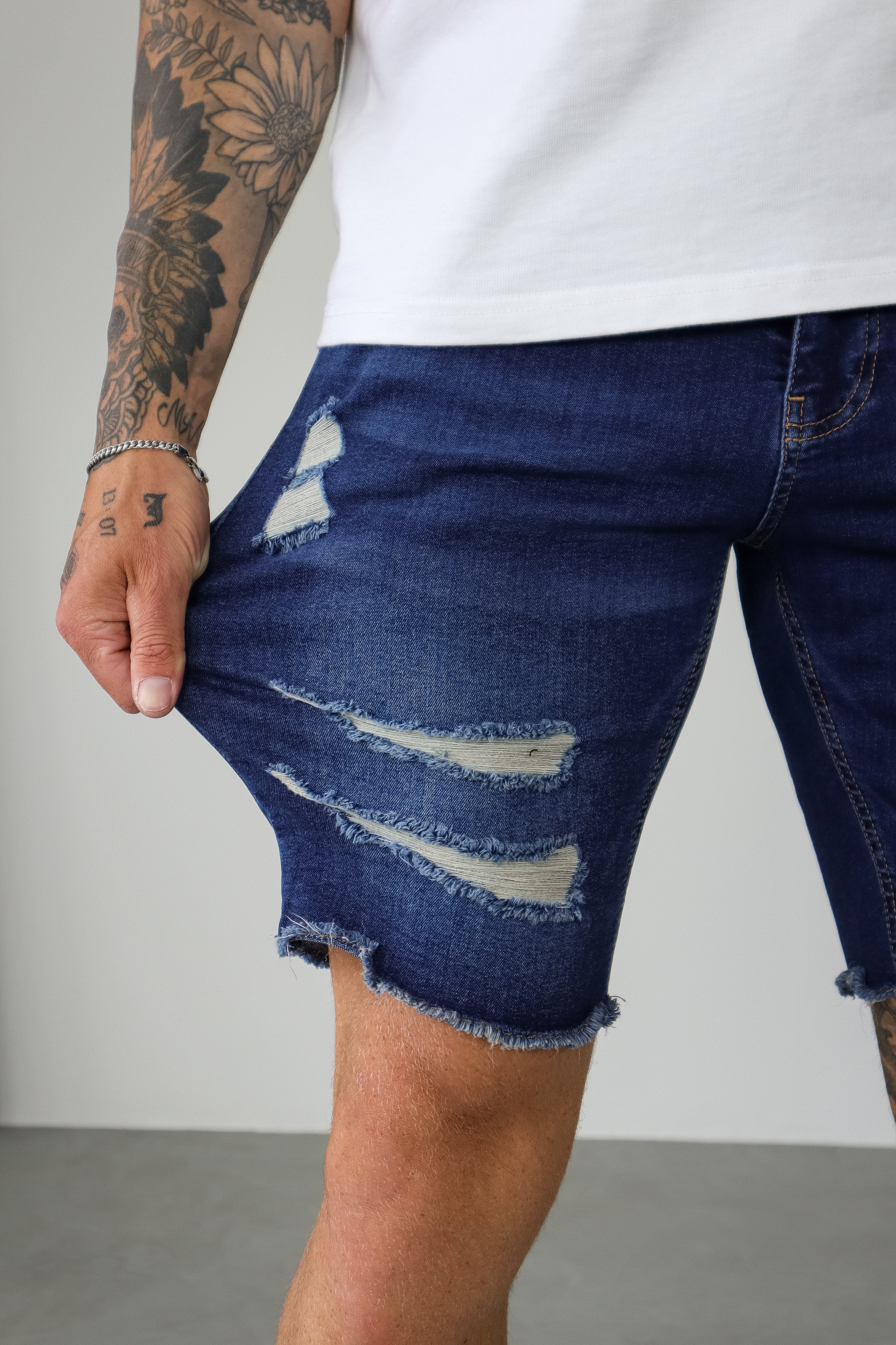 SLIM DENIM SHORT - DARK BLUE RIPPED - Image 3